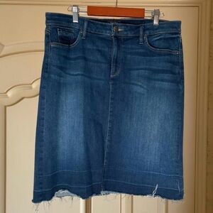 NYDJ denim skirt,knee length,70% cotton,stretch,dark wash,raw hem